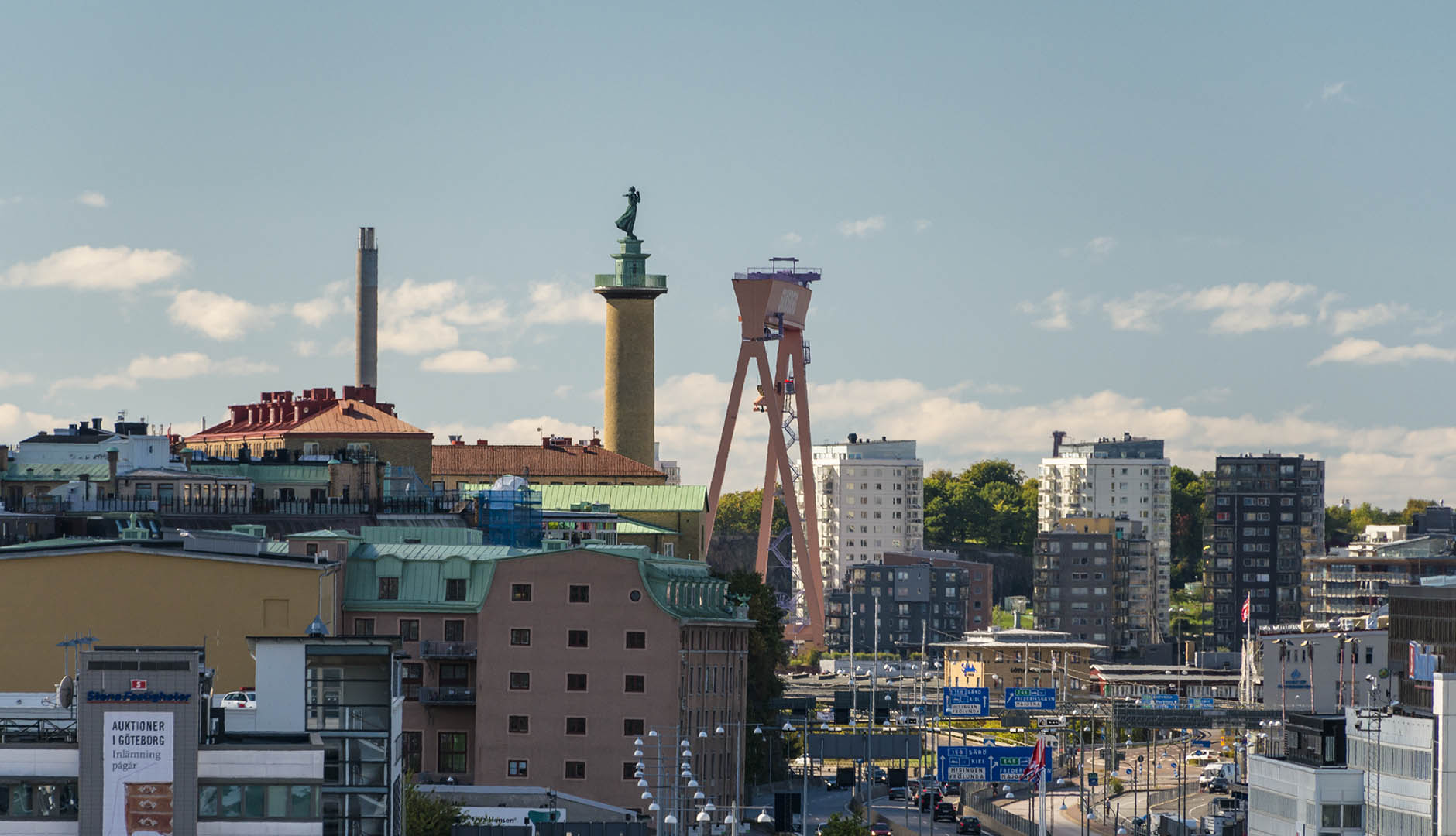 Göteborg med Eriksbergskranen och sjömanshustrun i bakgrunden